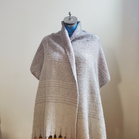 Mer | Sea & Co. Shawl - Picture 2 of 12